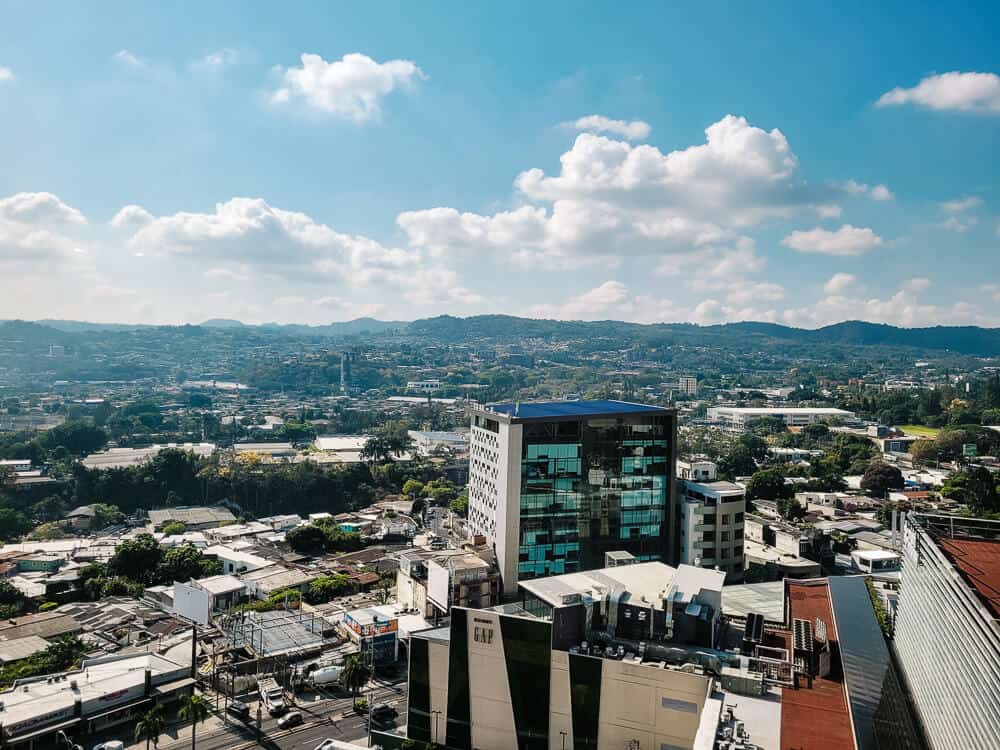 Uitzicht vanaf hotel Barceló in San Salvador.