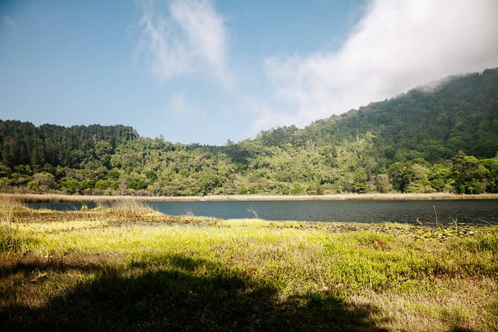 Laguna Verde is one of the best places to visit when you are around La Ruta de las Flores in El Salvador. This lake is surrounded by mountains and lots of greenery and is located near the village of Apaneca.