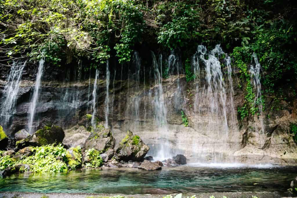 long La Ruta de las Flores  in El Salvador you can make a spectacular hike along waterfalls: La Ruta de las Siete Cascadas.