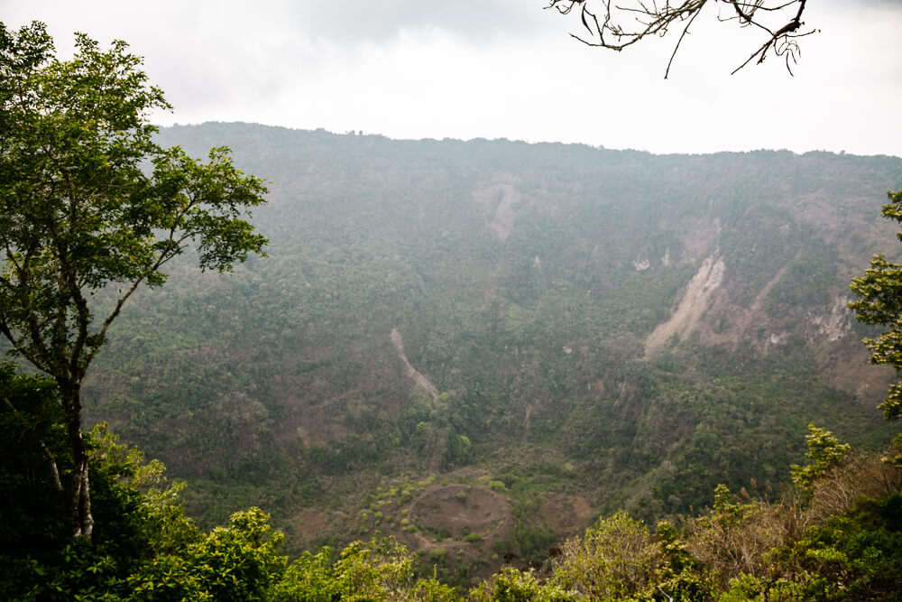 Visiting Boqueron national park is one of the best things to do in San Salvador during a morning or afternoon.