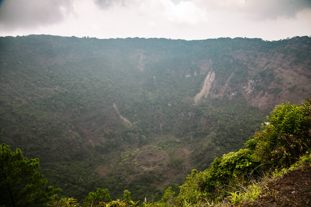 Less than a 20-minute drive from the center of San Salvador, on top of the San Salvador volcano, is El Boqueron national park. 