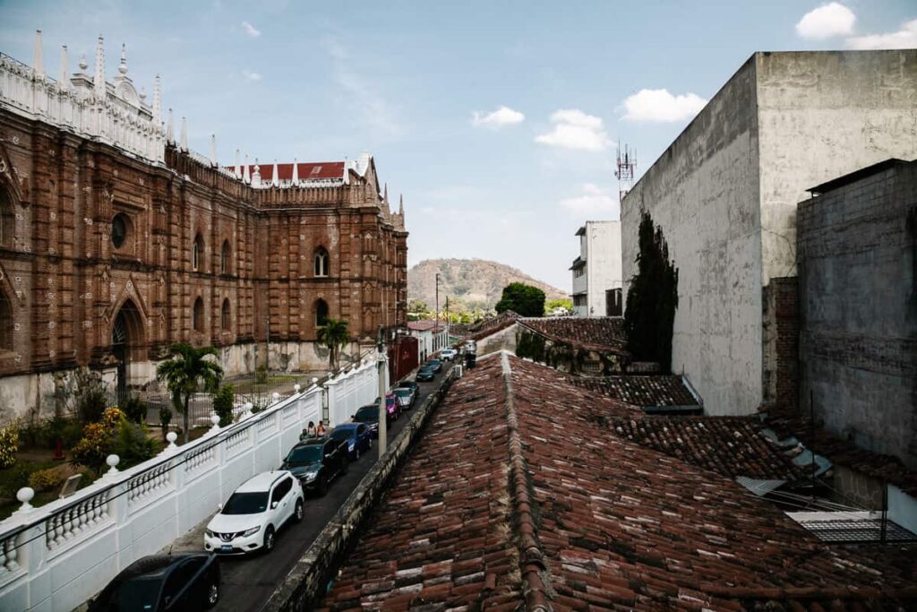 Things to do in downtown Santa Ana El Salvador include the cathedral, Municipal House and the National Theater, which is known for its great acoustics. 