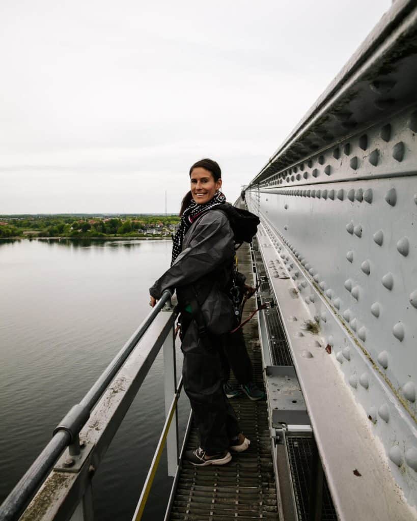 Tijdens een bridgewalking tour loop je op 60 meter hoogte op de top van de Old Little Belt Bridge, die het eiland Funen met Jutland verbindt. 