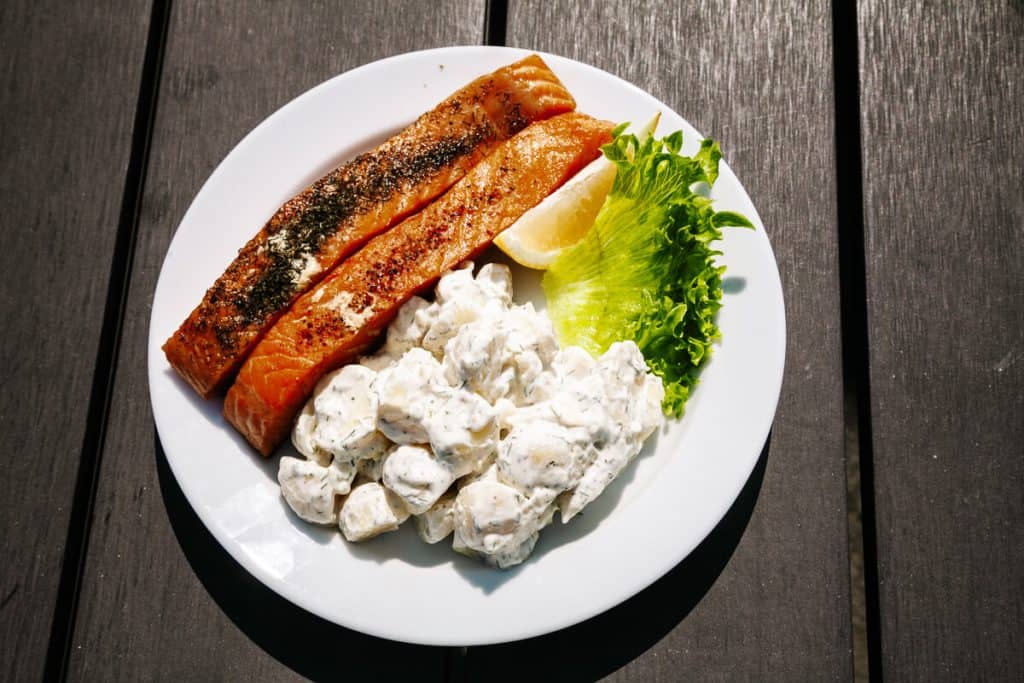 If you like fish, a lunch at Rogeri Café in Faaborg should not be missed. This small restaurant is located in the harbor of Faaborg and serves freshly smoked fish from its own smokehouse every day.