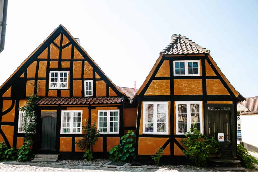 Faaborg is one of the oldest and most beautiful market towns in Fyn in Denmark. You can walk around the narrow streets, past old merchant houses, the characteristic clock tower and take a seat on one of the nice terraces.