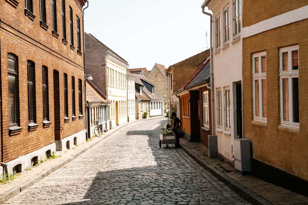 Faaborg is one of the oldest and most beautiful market towns in Fyn in Denmark. You can walk around the narrow streets, past old merchant houses, the characteristic clock tower and take a seat on one of the nice terraces.