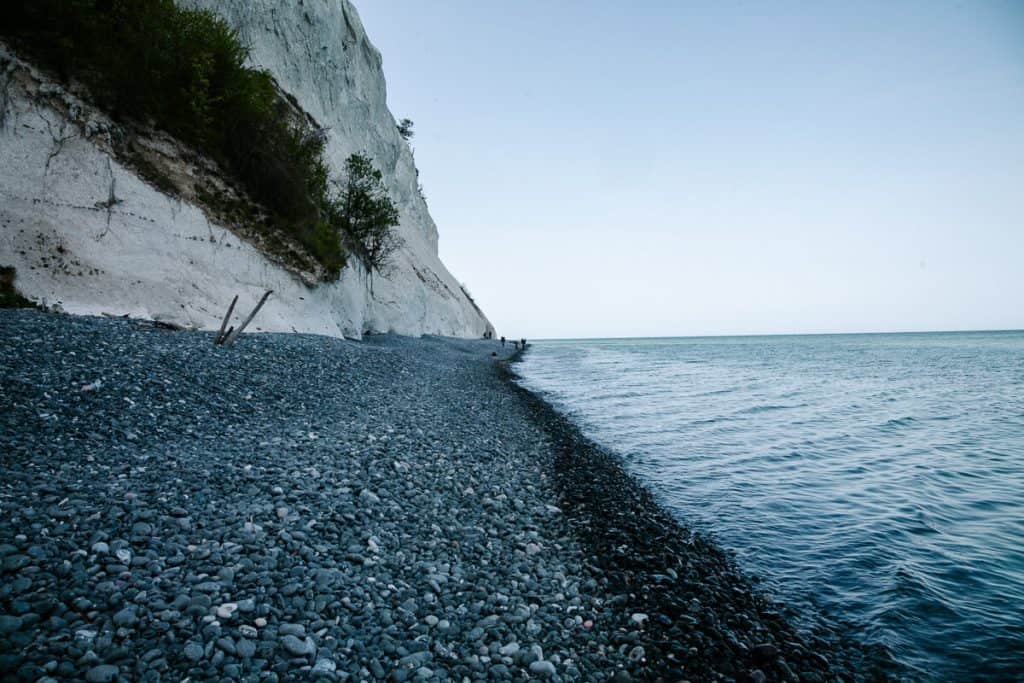One of the best things to do in South Zealand Denmark is to visit Møns Klint. These imposing cliffs, formed 70 million years ago, are located on the east coast of the island of Mon in Denmark.