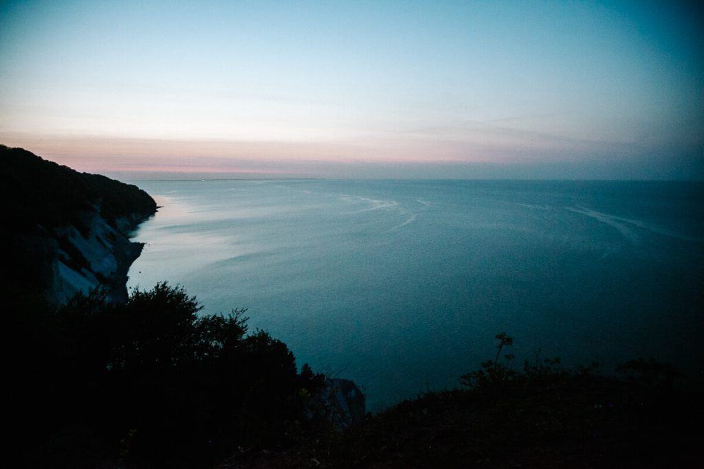 Møns Klint in het zuiden van Denemarken is het eerste Dark Sky Park van Scandinavië, samen met het nabijgelegen Nyord. Op een heldere avond is de kans dan ook groot om de Melkweg, de maan, planeten en vallende sterren voorbij te zien komen.