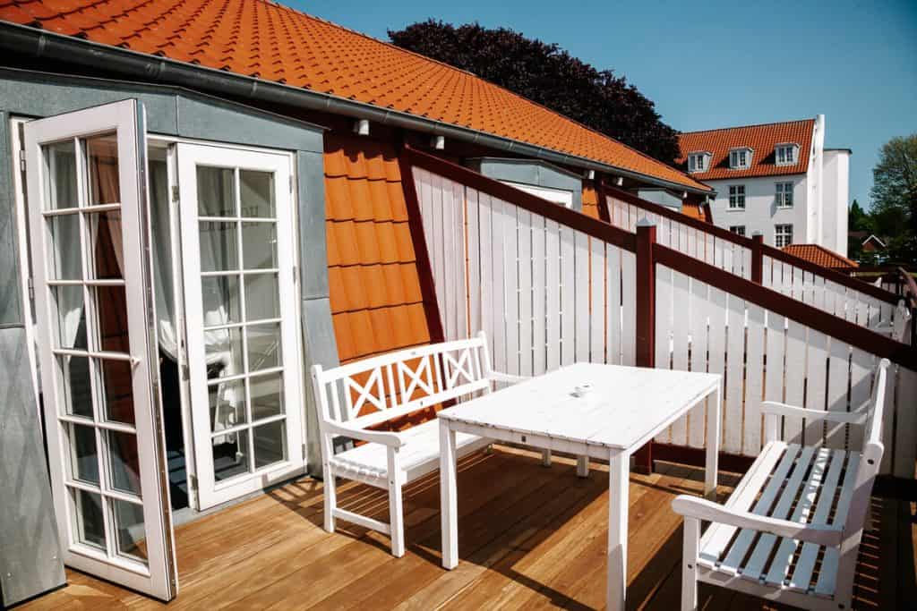 Balkon van kamer Hotel Kirstine, een historisch pand gelegen in het hart van de stad Næstved Seeland Denemarken.