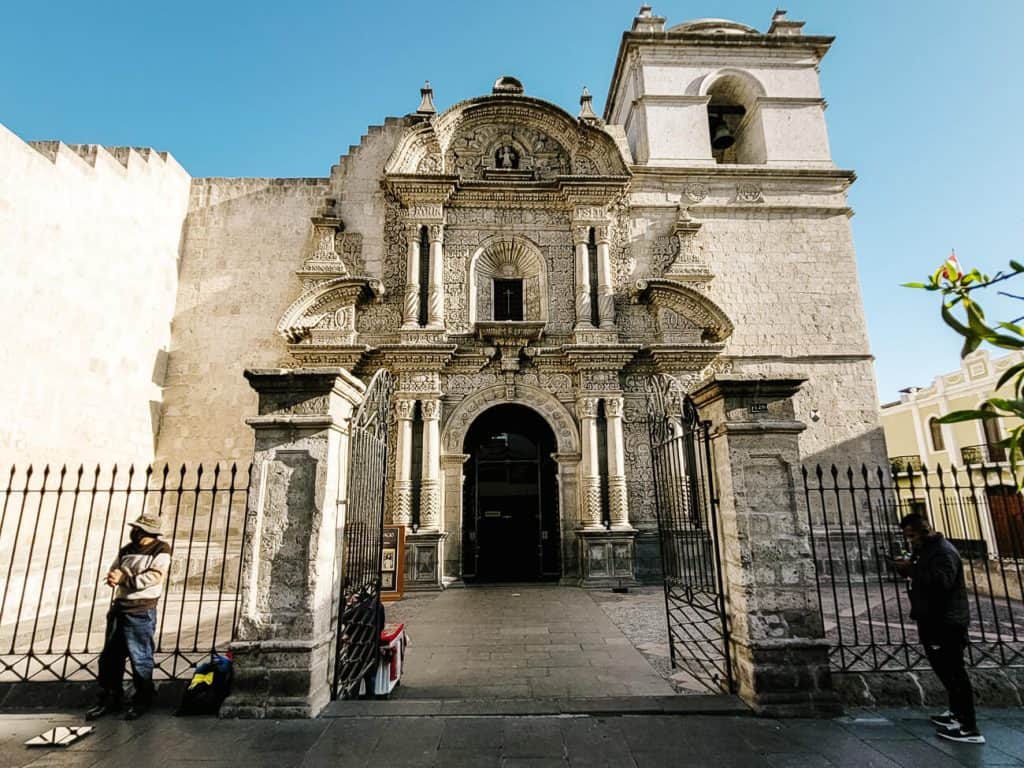 In Arequipa Peru vind je talloze kerken een kloosters. 