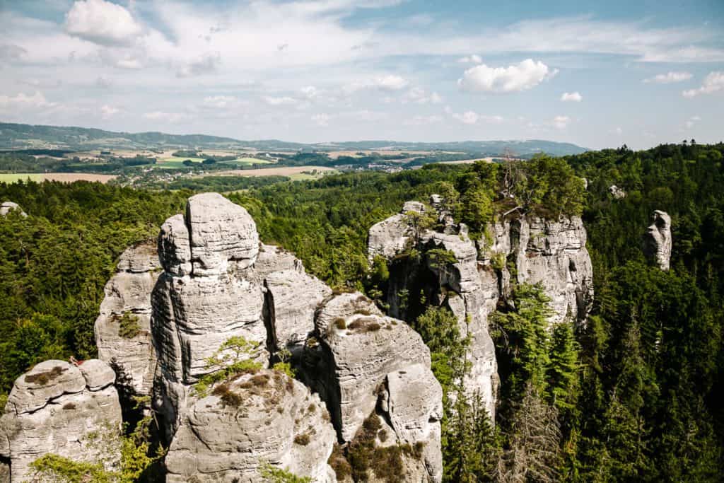 Het Boheems Paradijs, Český ráj, bestaat uit verschillende rotssteden, met indrukwekkende rotsen, muren en torens van zandsteen. 