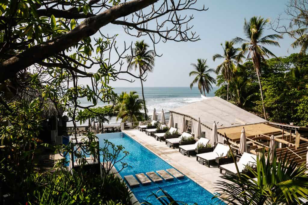 Hotel Palo Verde is een van de fijnste boutique hotels van El Salvador, dat helemaal in het teken staat van strand, surfen en duurzaamheid.