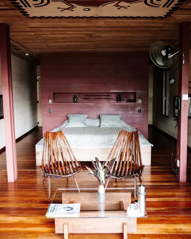 Kamer in Hamadryade Lodge, een van  boutique hotels, gelegen op een berg in het regenwoud, nabij het dorpje Rio Napo in Ecuador.