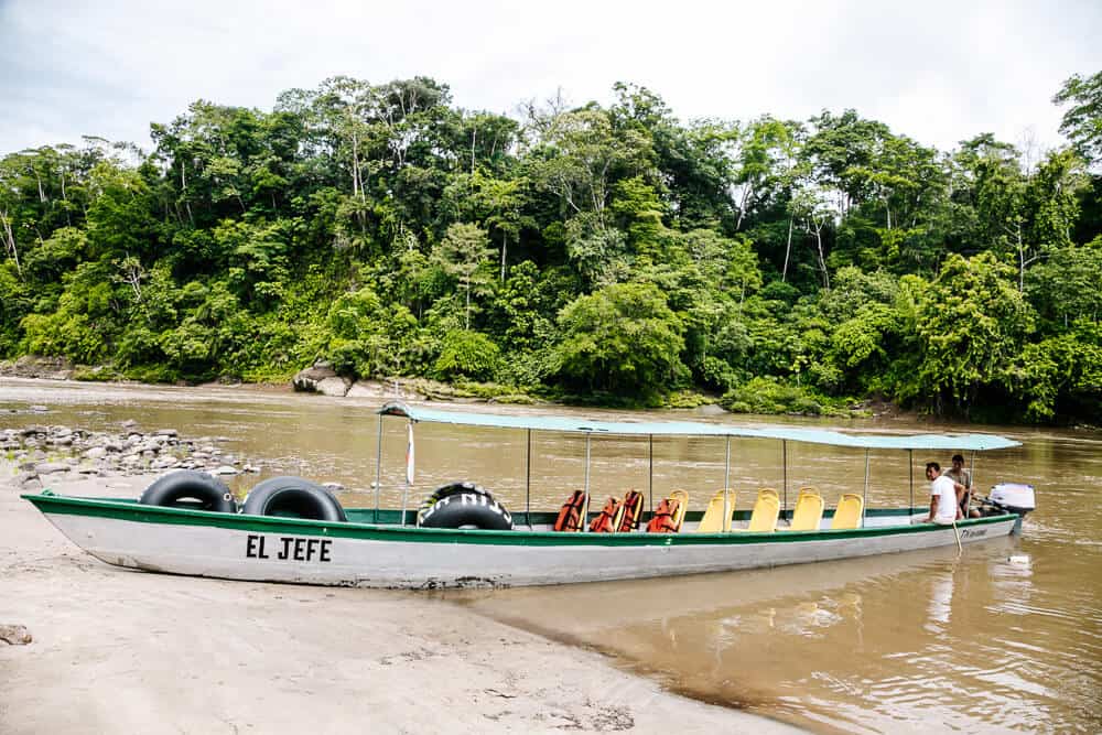 Boot op Rio Napo rivier.