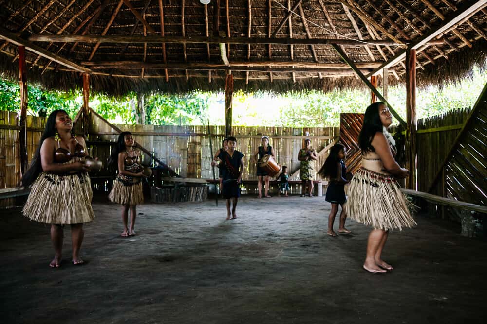 De omgeving van Misahuallí telt 42 communities, van de Wuaorani en Kichwa bevolking, en een aantal heeft haar deuren opengesteld voor bezoekers. 