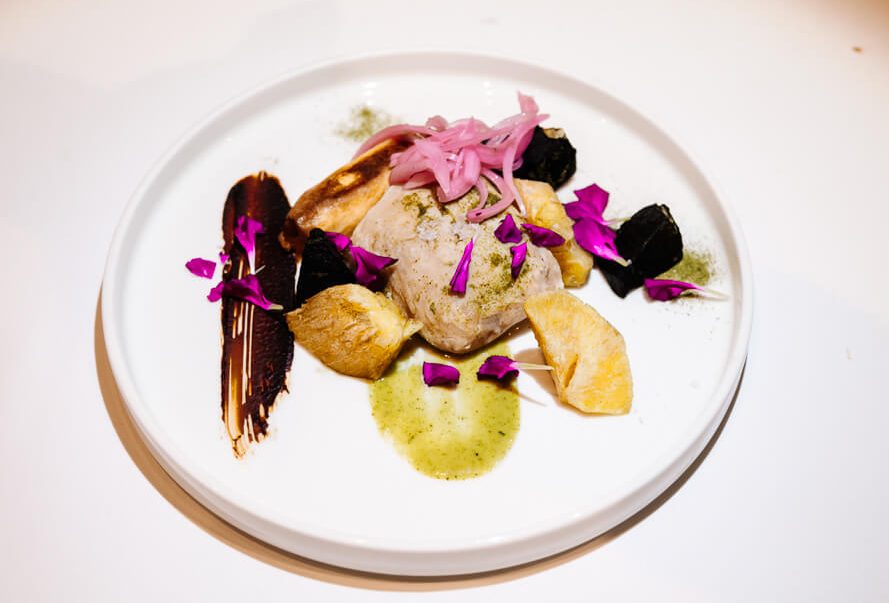 Bij Restaurant Ines neemt Chef Juan Carlos Donoso je in een meergangen tasting menu mee op reis door Ecuador.