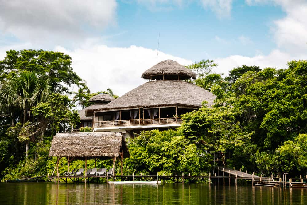 A 2-hour boat trip on the Rio Napo, followed by an idyllic canoe trip, takes you to one of the most beautiful jungle lodges and boutique hotels in Ecuador: La Selva Jungle Lodge.