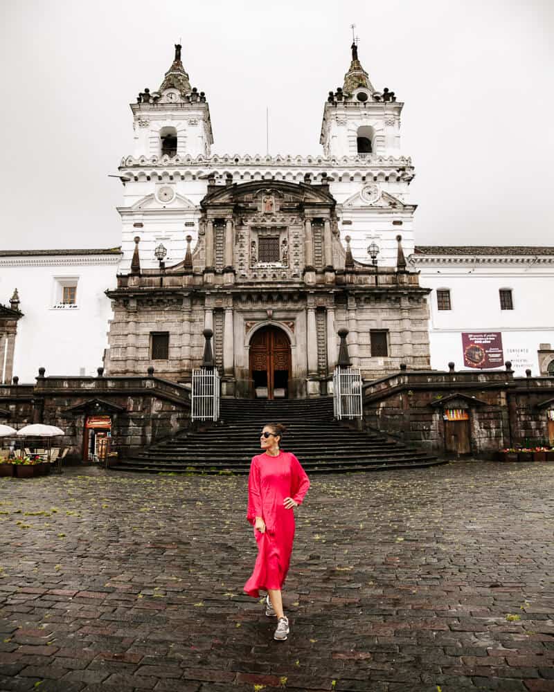 Ontdek mijn uitgebreide gids met wat te doen in Quito Ecuador, inclusief tips voor bezienswaardigheden, restaurants, hotels en tours in de omgeving.