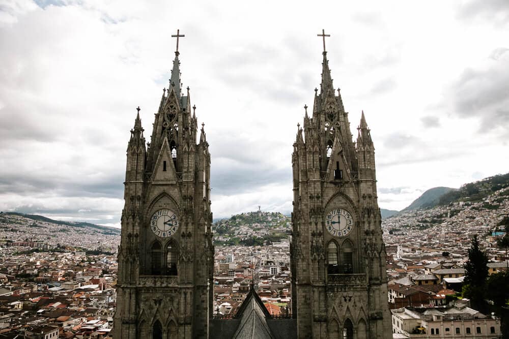 Een van de top bezienswaardigheden in Quito Ecuador is de Basílica del Voto Nacional.