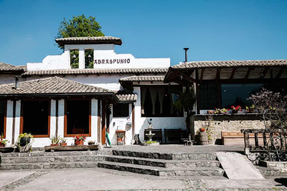 Abraspungo betekent in inheemse talen Puertas Abiertas, ofwel open deuren, een welkom gevoel dat je krijgt wanneer je de historische hacienda betreedt.