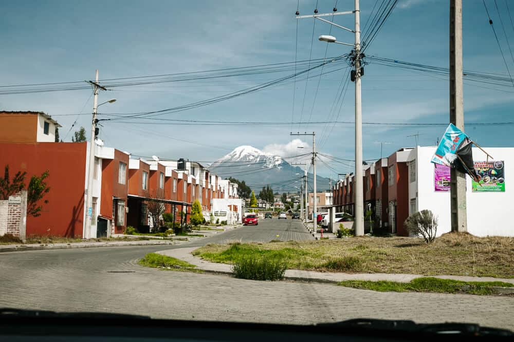 Riobamba is de hoofdstad van de provincie Chimborazo en heeft busverbindingen met bijna alle grote steden van Ecuador.