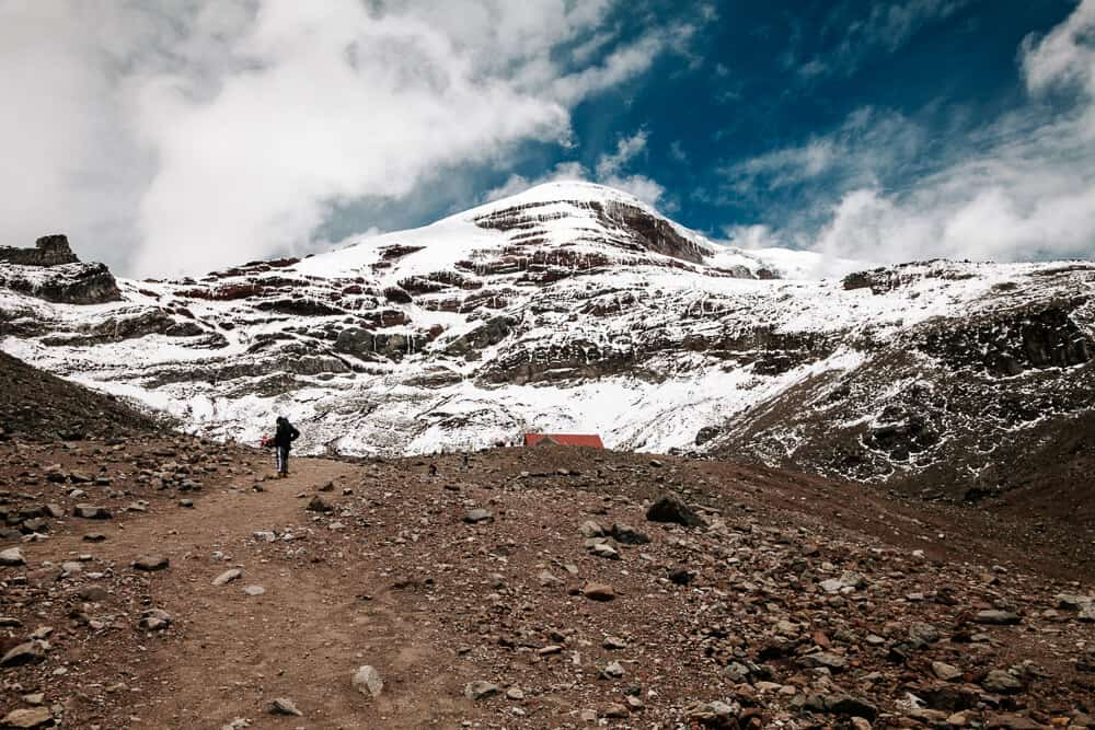 Vanaf refugio Hermano Carrel is het 200 meter omhoog wandelen naar refugio Whymper, gelegen op 5000 meter.