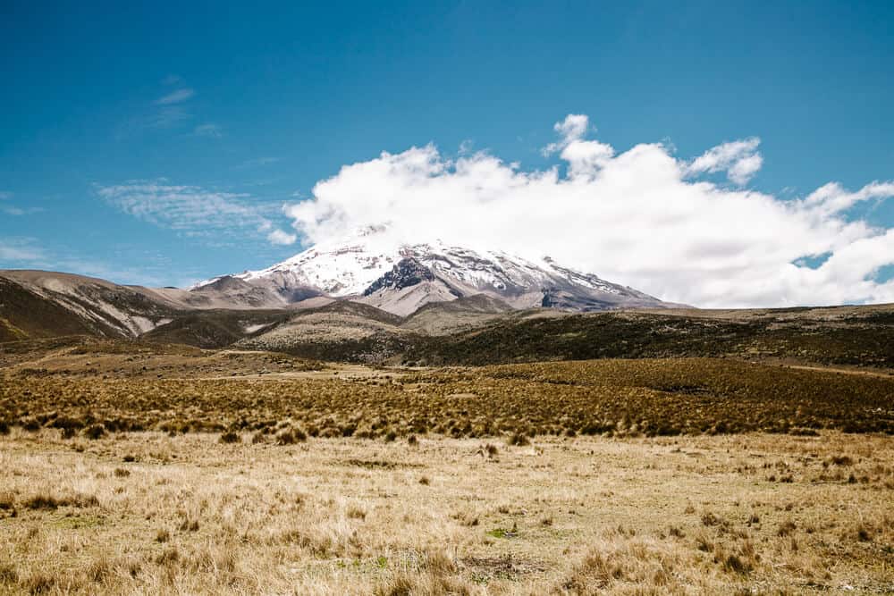 Alles wat je wilt weten over de Chimborazo in Ecuador, inclusief handige tips voor je bezoek en het beklimmen van deze indrukwekkende vulkaan.