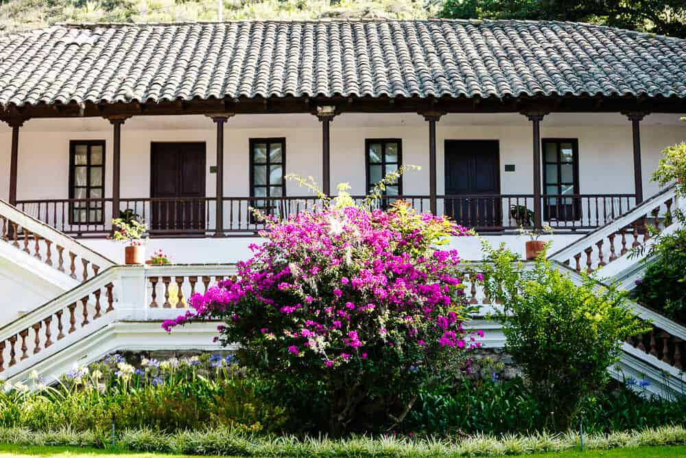 Hacienda Piman ligt op 2000 meter hoogte, in een prachtige vallei omringd door bergen, nabij de stad Ibarra in Ecuador.