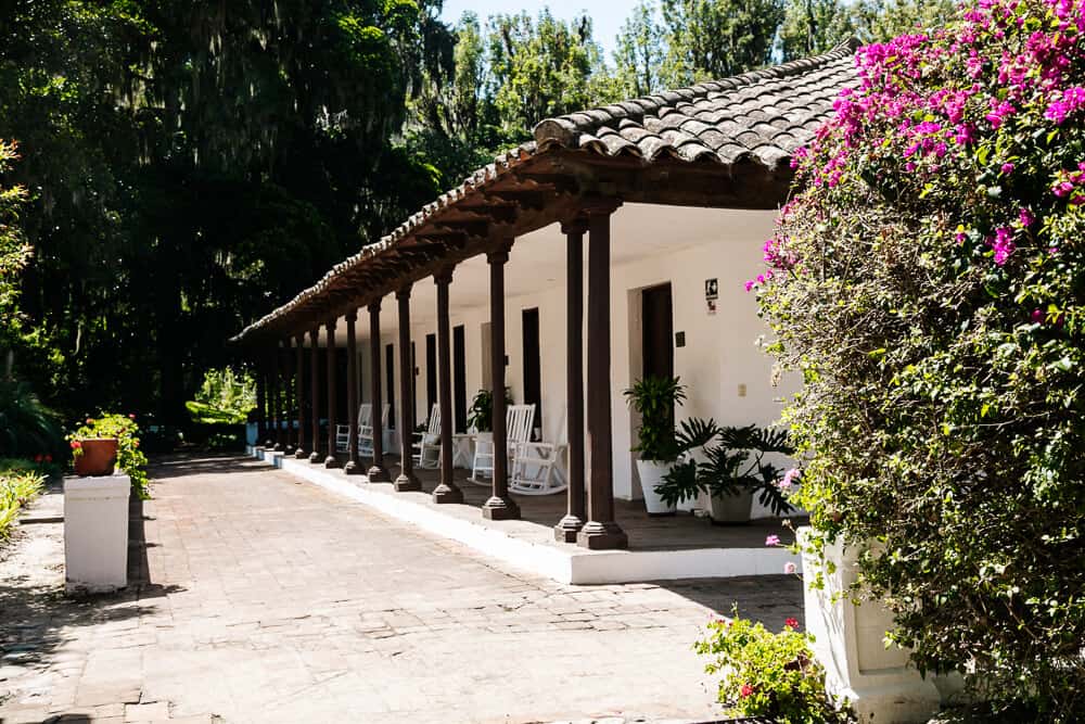 Hacienda Piman is located at an altitude of 2000 meters, in a beautiful valley surrounded by mountains, near the city of Ibarra in Ecuador. 