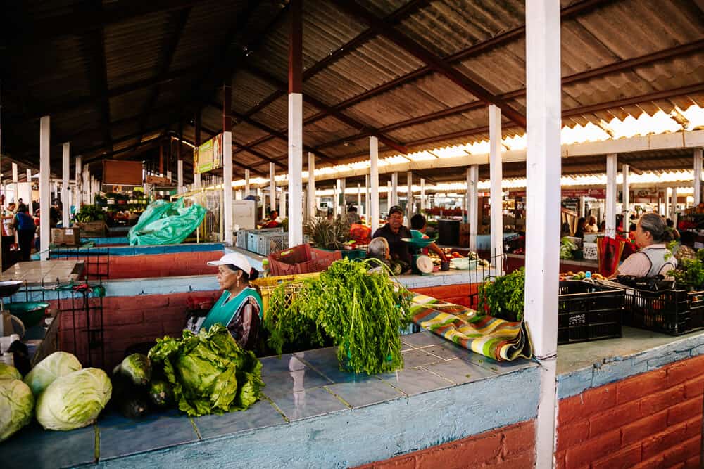 Mercado Tradicional de Pimampiro, is a local market in Pimampiro.