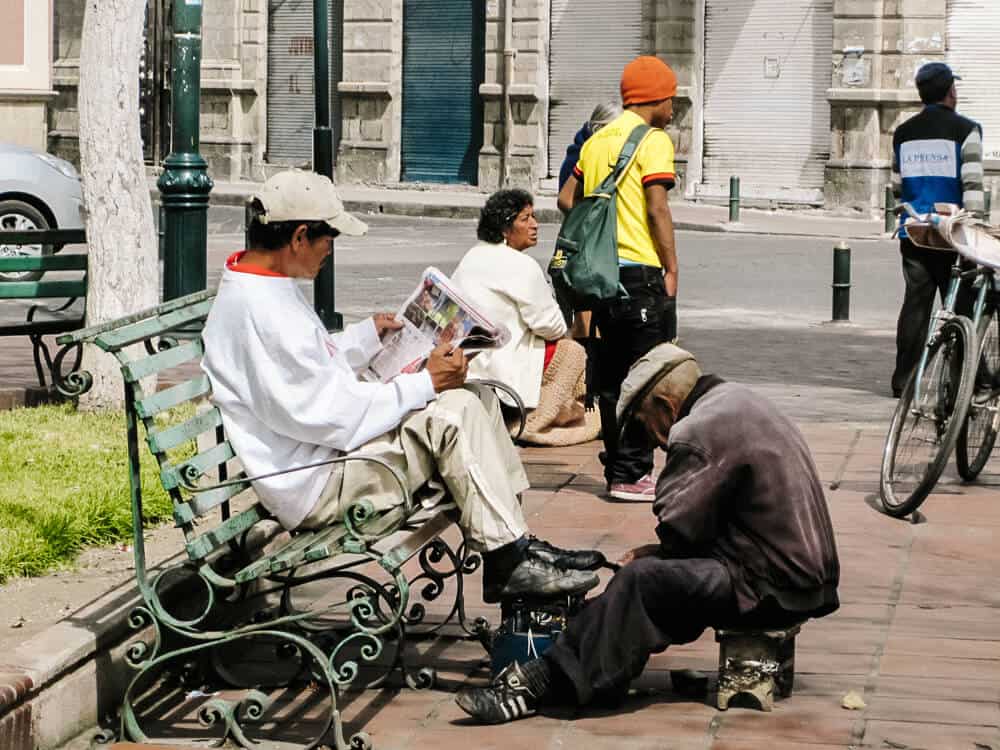 Riobamba in Ecuador staat niet bekend als mooiste stad van Ecuador met talloze bezienswaardigheden. Toch is het interessant om een kijkje te nemen in het centrum en een van de vijftien verschillende kerken te bezoeken. 