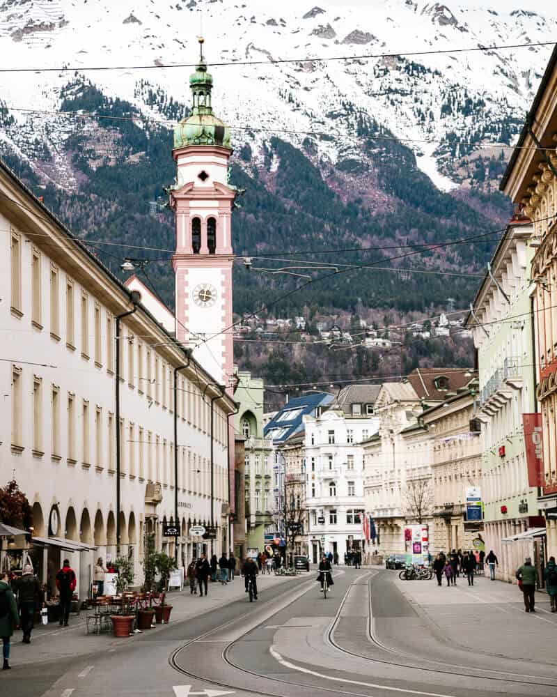 Ontdek alles wat je wilt weten over wat te doen in Innsbruck in Oostenrijk met tips voor bezienswaardigheden, restaurants, hotels en activiteiten in de omgeving.