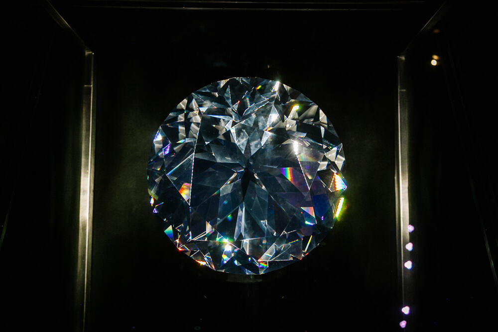 In Wattens bevindt zich Swarovski Kristallwelten, een plek waar gerenommeerde kunstenaars en ontwerpers uit de hele wereld werden uitgenodigd, om zich te laten inspireren door kristallen.