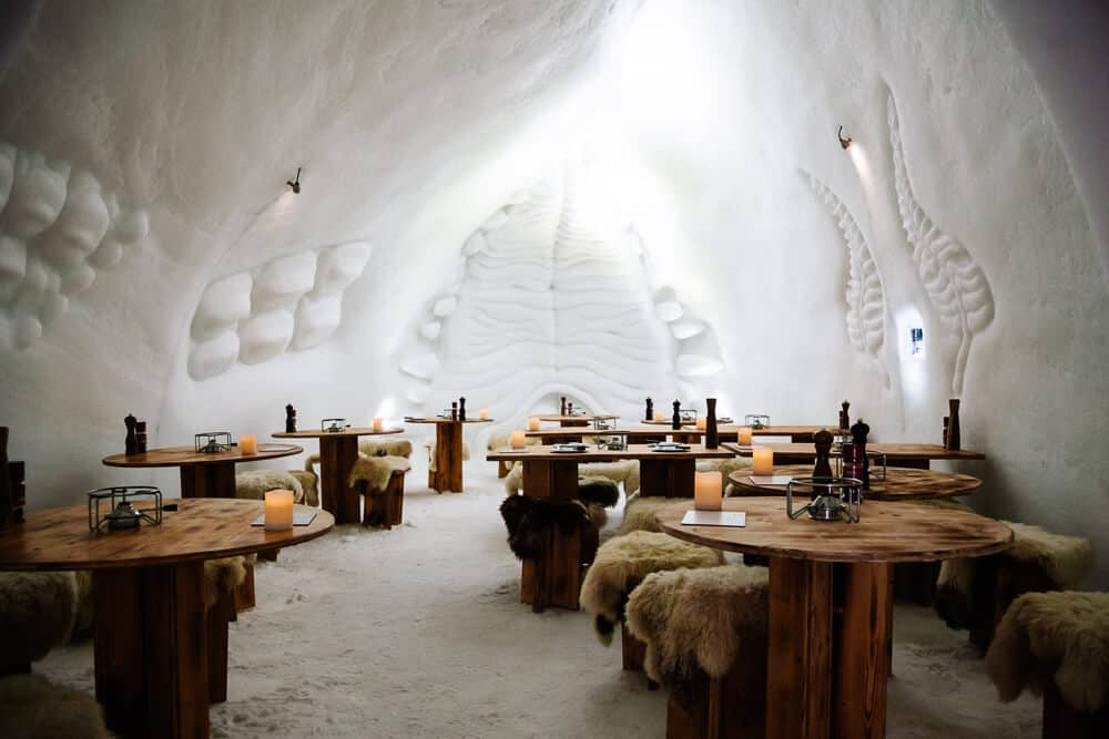 Iglu-Dorf Innsbruck Kühtai, het iglo hotel in Oostenrijk, bestaat uit een restaurant iglo met bijbehorende ijsbar, en twaalf iglo’s, die door middel van sneeuw met elkaar zijn verbonden.