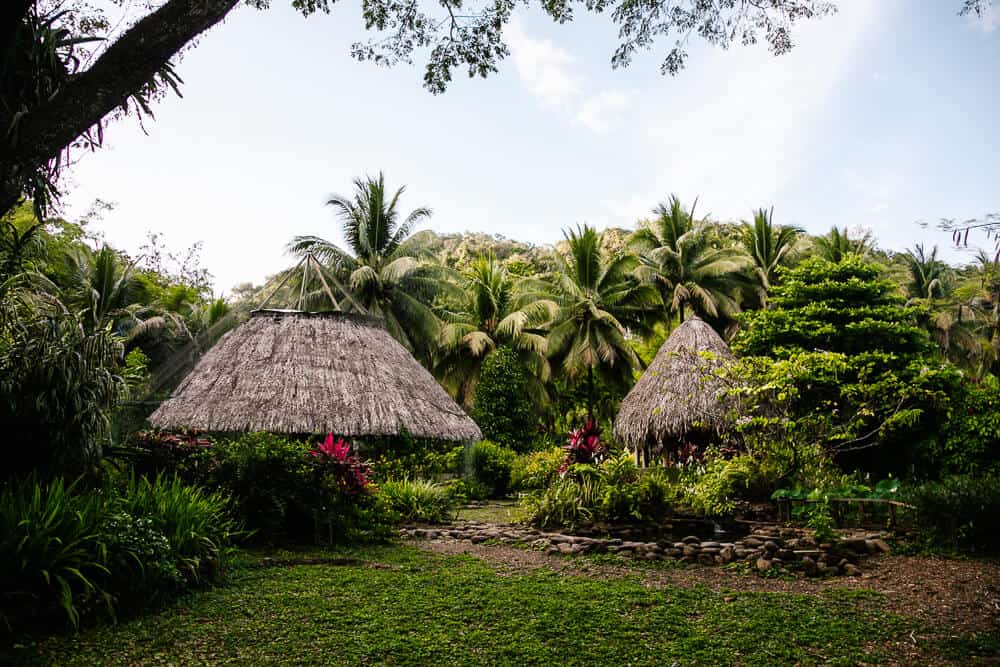 De Rainforest Lodge maakt deel uit van het Sibun natuurreservaat, bestaande uit 10.000 hectare groen, met een idyllische rivier en de bergen op de achtergrond, waaronder de Sleeping Giant.