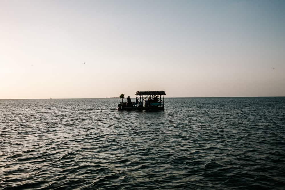 Op verschillende plekken op Caye Caulker kun je een sunset tour, rondom het eiland, boeken. 