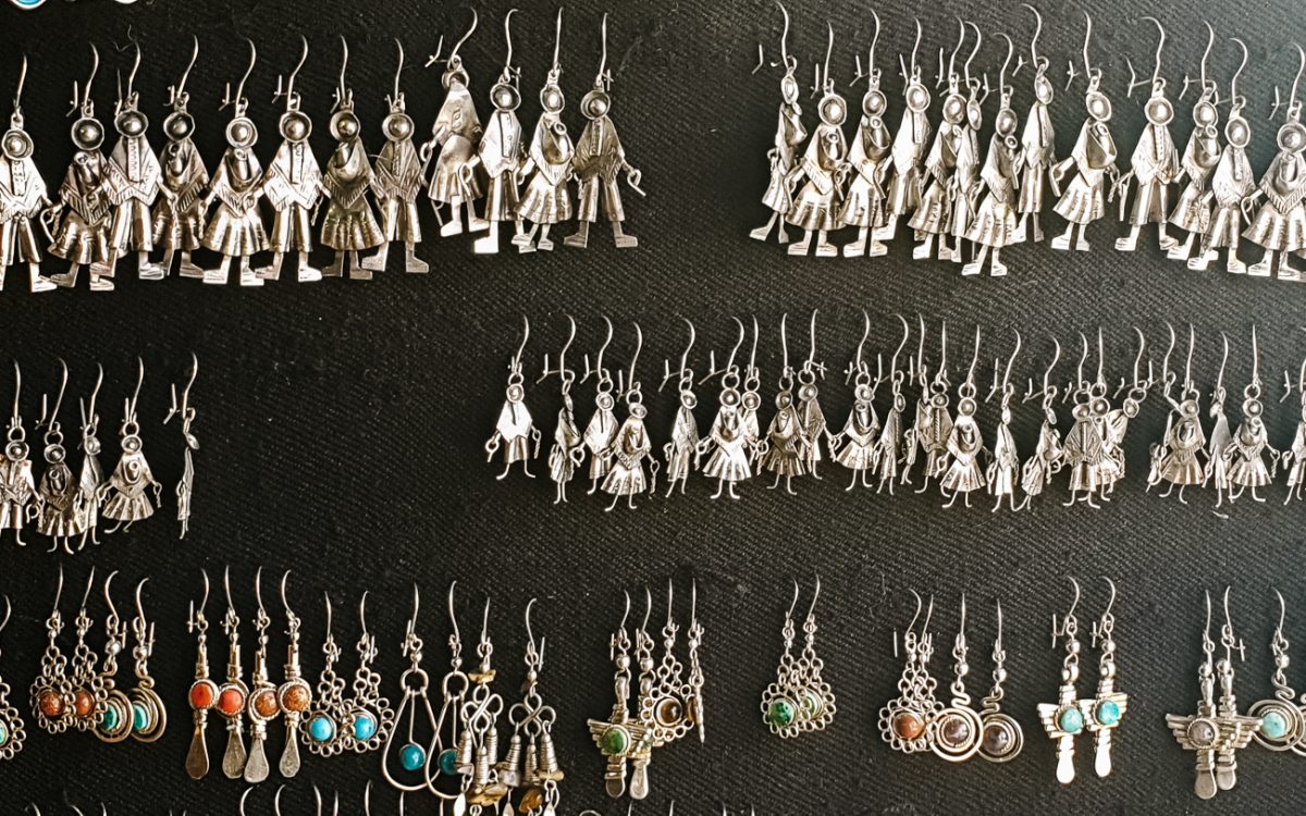 In La Paz, you have the cutest earring variations in the shape of coca leaves, traditional hats, cholitas (Bolivian women and men), llamas and stones.