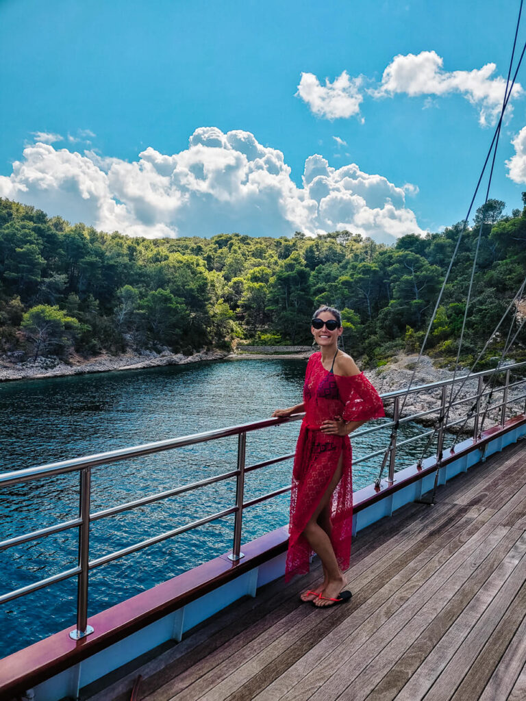 Deborah op de Almissa van Sail Croatia, een cruise in kroatie