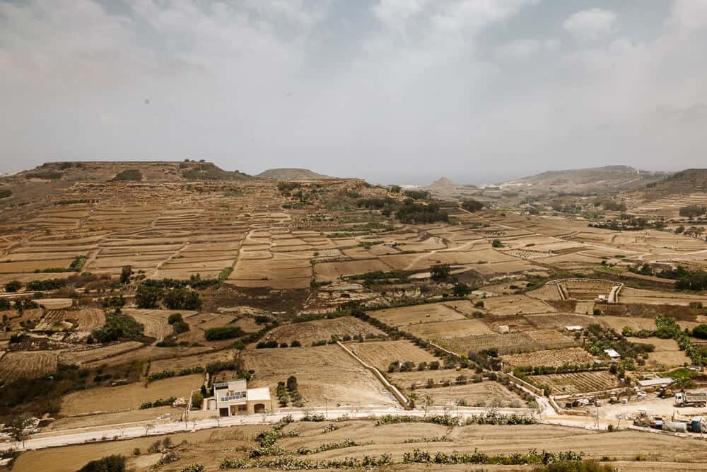Uitzicht vanaf de Citadel op Gozo.