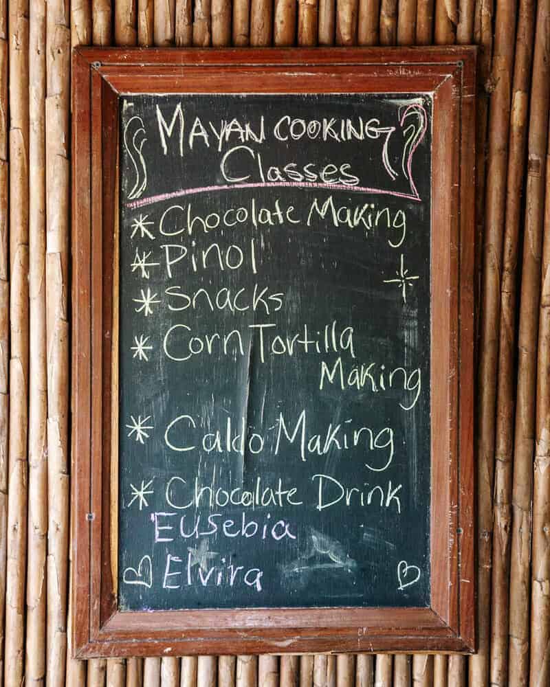 In een traditioneel Maya huisje op het terrein duik je de culinaire wereld van de Maya’s in en ga je aan de slag met mais tortilla’s, chocolade, soep en typische snacks.  