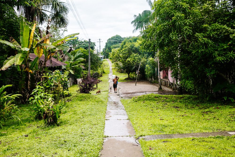 straatje in jungledorpje Mocagua