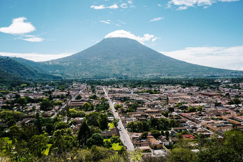 Uitzicht op Antigua| een bestemming om op te nemen in jouw route en rondreis door Guatemala.