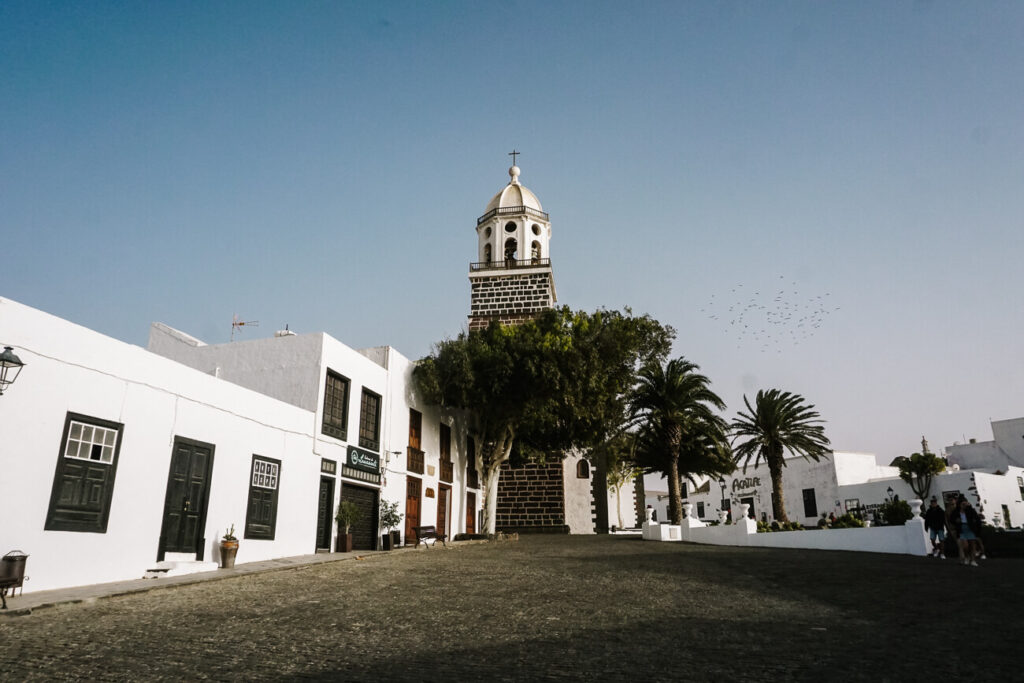 De kerk in Teguise, de voormalige hoofdstad van Lanzarote en een van de oudste stadjes van het eiland.