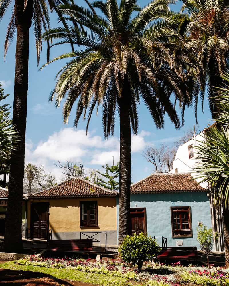 In La Orotava Tenerife you can visit the old town and stroll through the streets along sights and beautiful 16th century buildings.