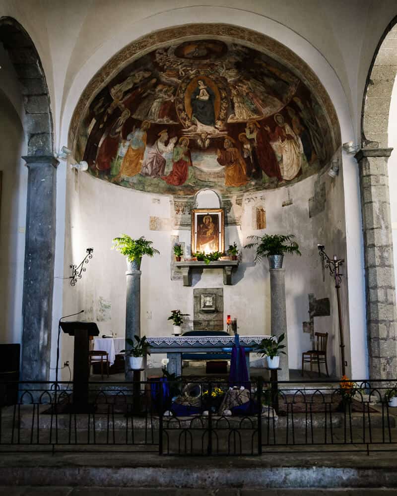 The Madonna del Sorbo Zodra is located in the Parco Regionale di Veio along the Via Francigena route.