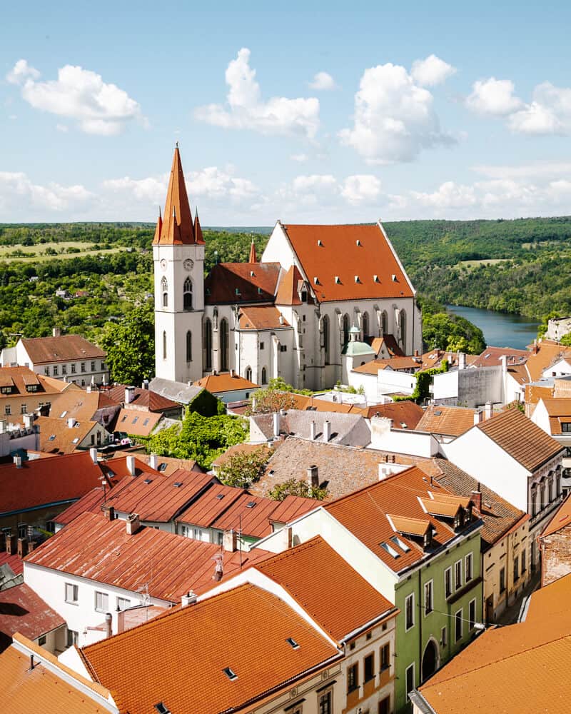 Blick über Znojmo, eine historische Stadt auf einem Hügel über dem Fluss Dyje in Südmähren, Tschechien.