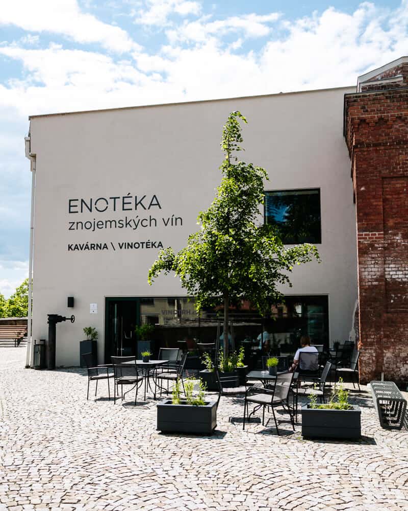 Enotéka znojemských vín.