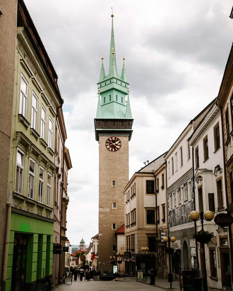 Eines der bekanntesten Gebäude von Znojmo ist das Rathaus mit seinem Turm im gotischen und Renaissance-Stil.