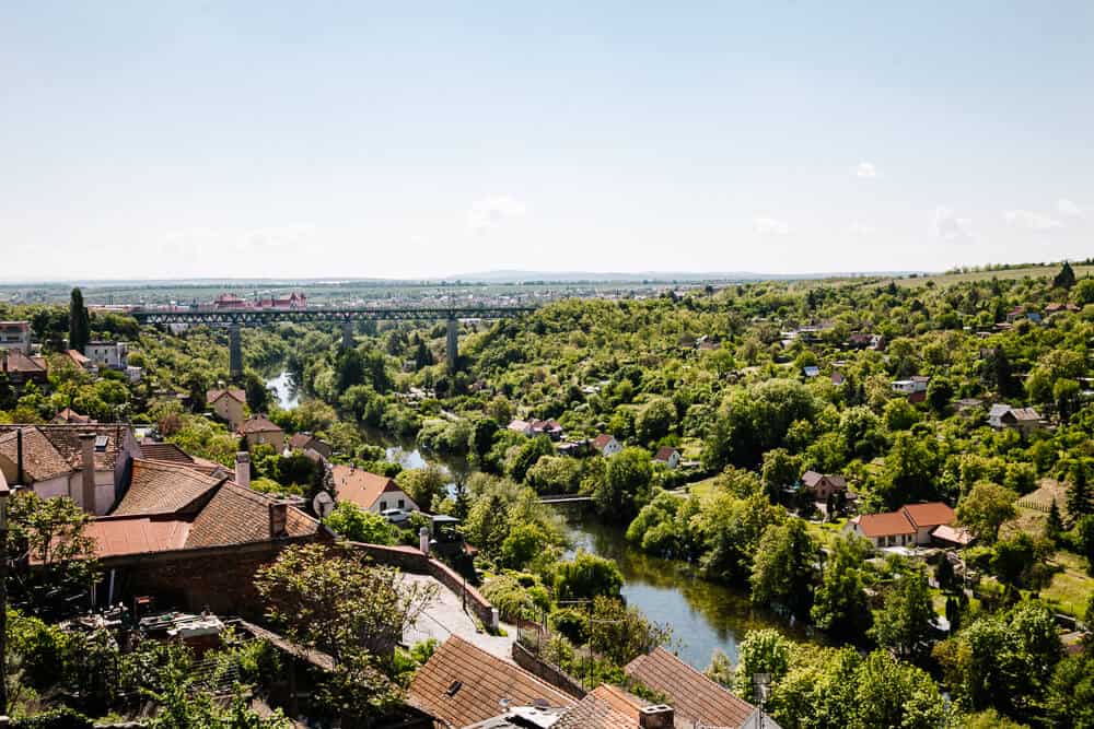 Uitzicht op de Dyje rivier in Tsjechië.