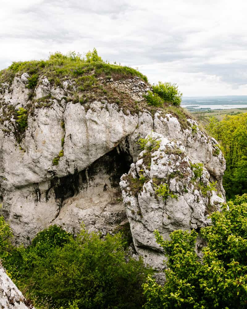 Die Pálava-Region ist bekannt für ihre weißen Felsformationen und beeindruckenden Ausblicke.